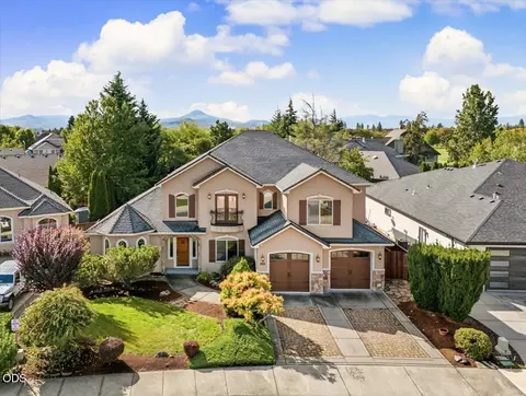 888 Arrowhead Trl, Eagle Point, OR 97524