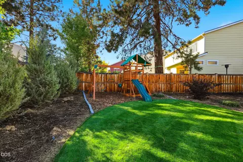 Exterior - 19995 Badger Rd, Bend, OR 97702 photo 4 of 12