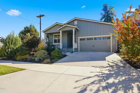 Exterior - 19995 Badger Rd, Bend, OR 97702 photo 2 of 12