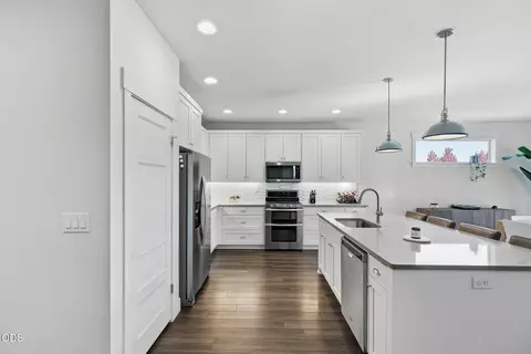 Kitchen - 19995 Badger Rd, Bend, OR 97702 photo 2 of 3