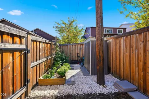 Exterior - 19995 Badger Rd, Bend, OR 97702 photo 7 of 12