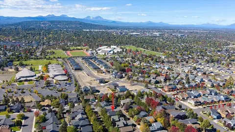 View/Area - 21328 Oakview Dr, Bend, OR 97701 photo 3 of 4