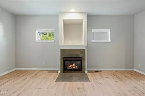 Living - 21328 Oakview Dr, Bend, OR 97701 photo 2 of 5