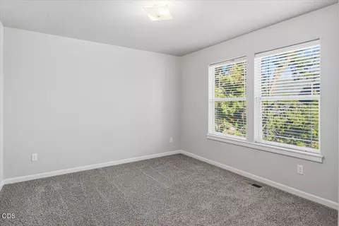 Bedroom - 21328 Oakview Dr, Bend, OR 97701 photo 4 of 6