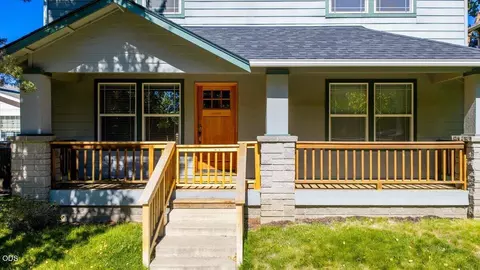 Exterior - 21328 Oakview Dr, Bend, OR 97701 photo 2 of 5