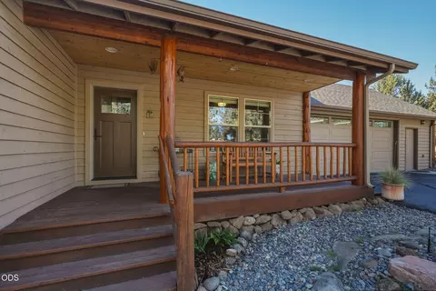 17555 Mountain View Rd, Sisters, OR 97759