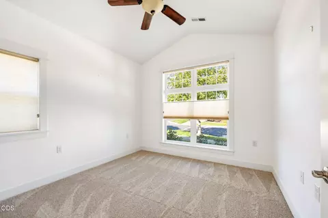 Bedroom - 421 Stone Pointe Dr, Central Point, OR 97502 photo 4 of 5