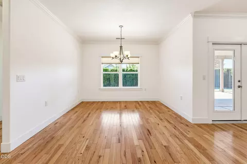 Dining - 421 Stone Pointe Dr, Central Point, OR 97502 photo 1 of 1