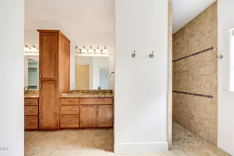 Bath - 421 Stone Pointe Dr, Central Point, OR 97502 photo 1 of 6