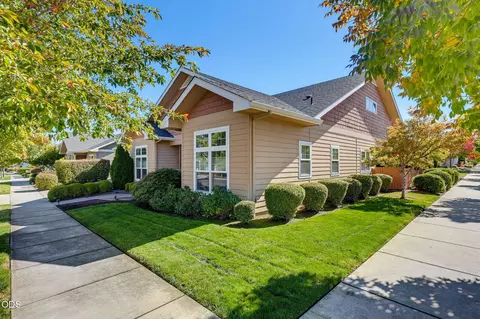 Exterior - 421 Stone Pointe Dr, Central Point, OR 97502 photo 13 of 13
