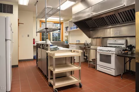 Kitchen - 1892 NE Maker Way, Bend, OR 97701 photo 3 of 3