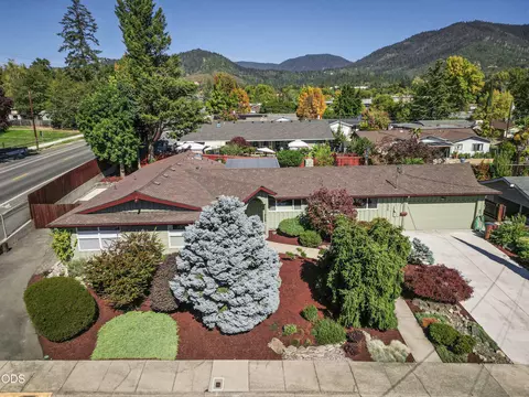 734 NW Midland Ave, Grants Pass, OR 97526