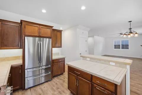 Kitchen - 61729 Daly Estates Dr, Bend, OR 97702 photo 6 of 7