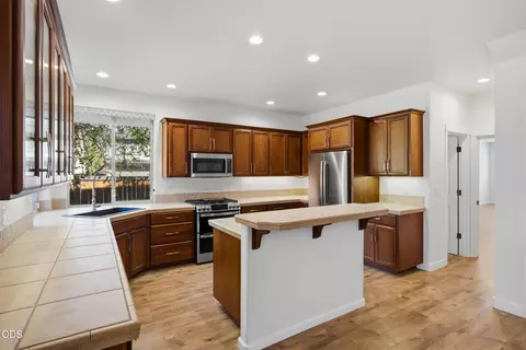 Kitchen - 61729 Daly Estates Dr, Bend, OR 97702 photo 2 of 7