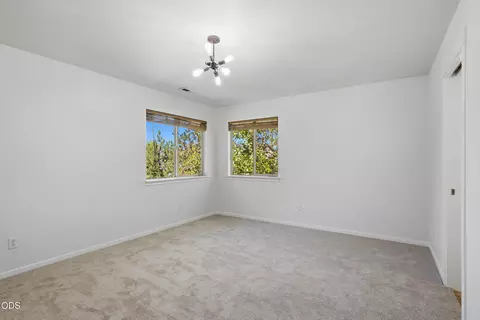 Bedroom - 61729 Daly Estates Dr, Bend, OR 97702 photo 9 of 10