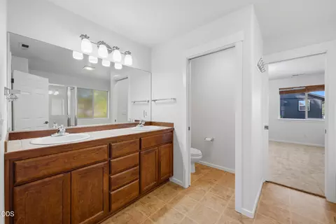 Bath - 61729 Daly Estates Dr, Bend, OR 97702 photo 3 of 5