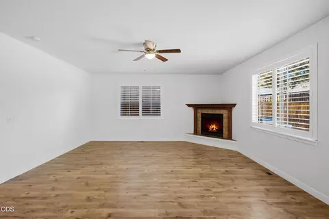 Living - 61729 Daly Estates Dr, Bend, OR 97702 photo 5 of 6