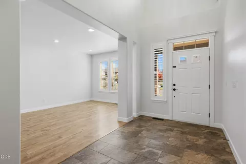 Entry Way - 61729 Daly Estates Dr, Bend, OR 97702 photo 2 of 9