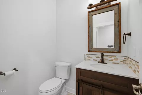 Bath - 61729 Daly Estates Dr, Bend, OR 97702 photo 1 of 5
