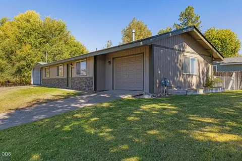 2571 5th Ave, Bonanza, OR 97623