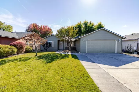 752 NE Nickernut Pl, Redmond, OR 97756