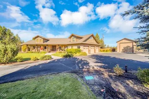 18853 SW Sisters Pl, Powell Butte, OR 97753