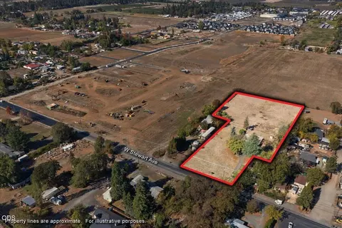 2554 W Stewart Ave, Medford, OR 97501