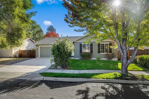 444 SW 28th St, Redmond, OR 97756