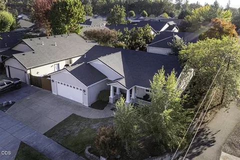 104 Glenwood Dr, Eagle Point, OR 97524
