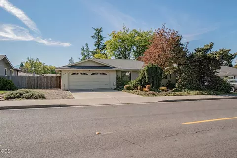 1546 Roberts Rd, Medford, OR 97504