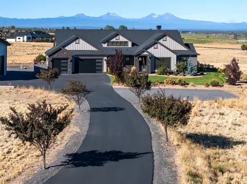 6949 SW Mill Iron Cir, Powell Butte, OR 97753