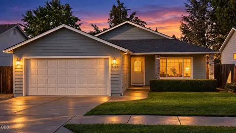 1259 Applegate Ln, Medford, OR 97501