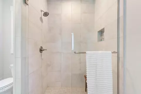 Bath - 2971 NW Celilo Ln, Bend, OR 97703 photo 7 of 10
