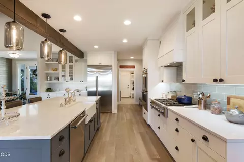 Kitchen - 2971 NW Celilo Ln, Bend, OR 97703 photo 3 of 8