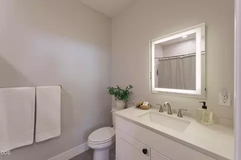 Bath - 2971 NW Celilo Ln, Bend, OR 97703 photo 8 of 10