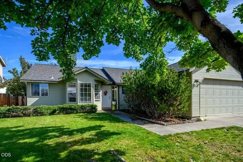 2014 SW 30th St, Redmond, OR 97756