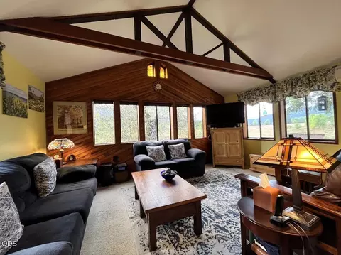 72743 Shoestring Rd, Cottage Grove, OR 97424
