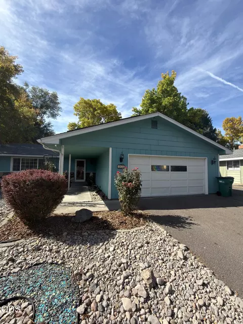 4832 Driftwood Dr, Klamath Falls, OR 97603