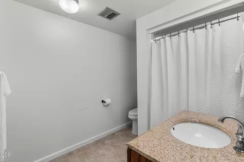 Bath - 1705 NE Shepard Rd, Bend, OR 97701 photo 4 of 4