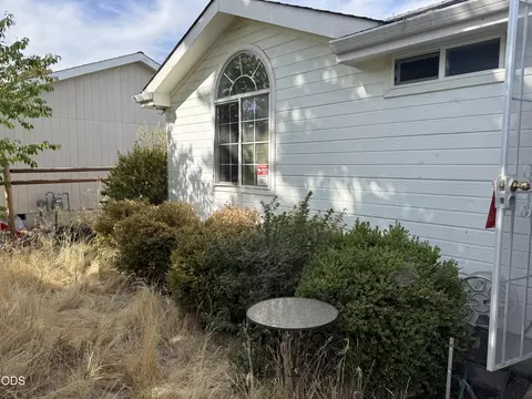 8059 Twenty-fifth St, White City, OR 97503