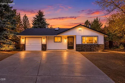 231 SE Airpark Dr, Bend, OR 97702