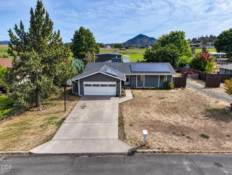 3098 NE Tennessee Ln, Prineville, OR 97754