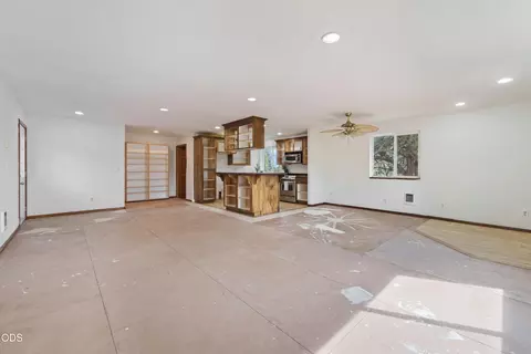 Living - 67439 Highway 20, Bend, OR 97703 photo 3 of 4