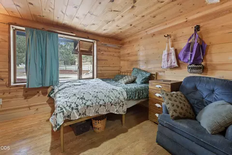 Bedroom - 67439 Highway 20, Bend, OR 97703 photo 3 of 4