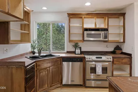 Kitchen - 67439 Highway 20, Bend, OR 97703 photo 7 of 7