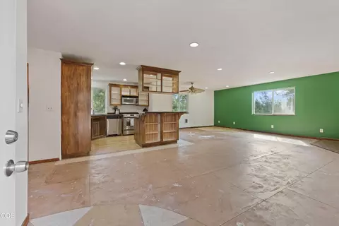 Living - 67439 Highway 20, Bend, OR 97703 photo 2 of 4
