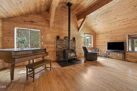 Living - 67439 Highway 20, Bend, OR 97703 photo 1 of 4