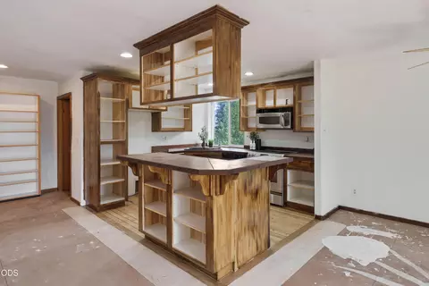 Kitchen - 67439 Highway 20, Bend, OR 97703 photo 5 of 7