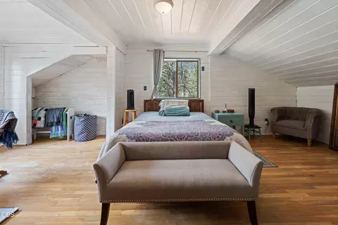 Bedroom - 67439 Highway 20, Bend, OR 97703 photo 1 of 4