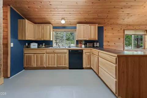 Kitchen - 67439 Highway 20, Bend, OR 97703 photo 3 of 7